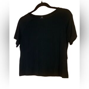 Mippo Activewear Women's Slightly Cropped Black Top Size M Crossover Back NWT